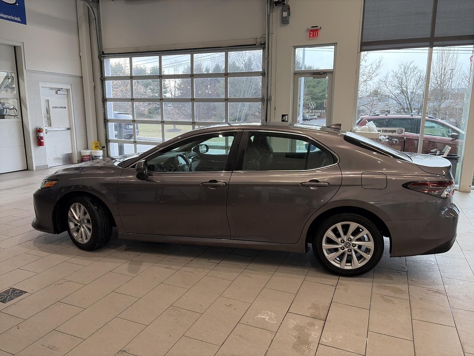 2023 Toyota Camry LE Auto (SE)