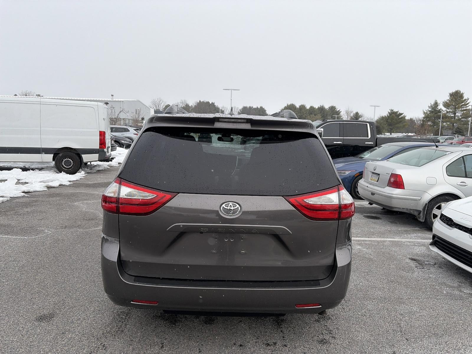 2018 Toyota Sienna LE FWD 8-Passenger (Natl)