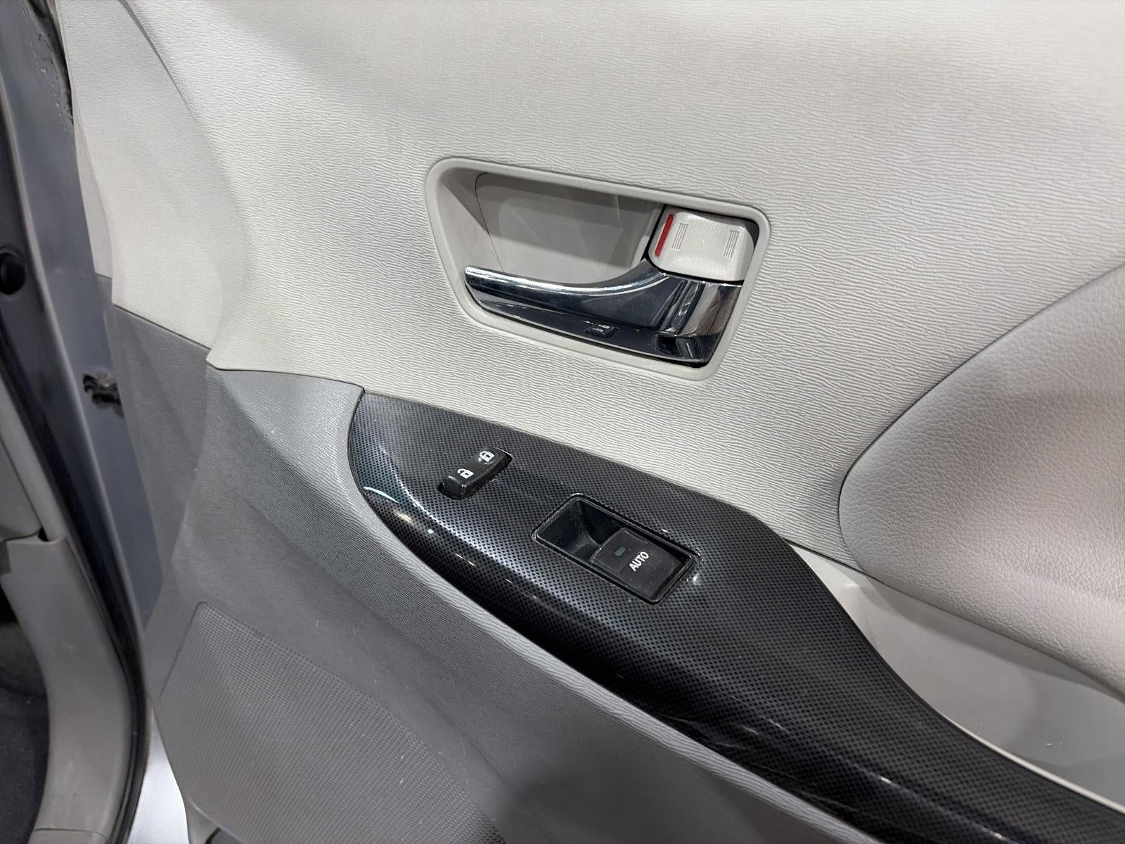 2013 Toyota Sienna 5dr 8-Pass Van V6 SE FWD (Natl)