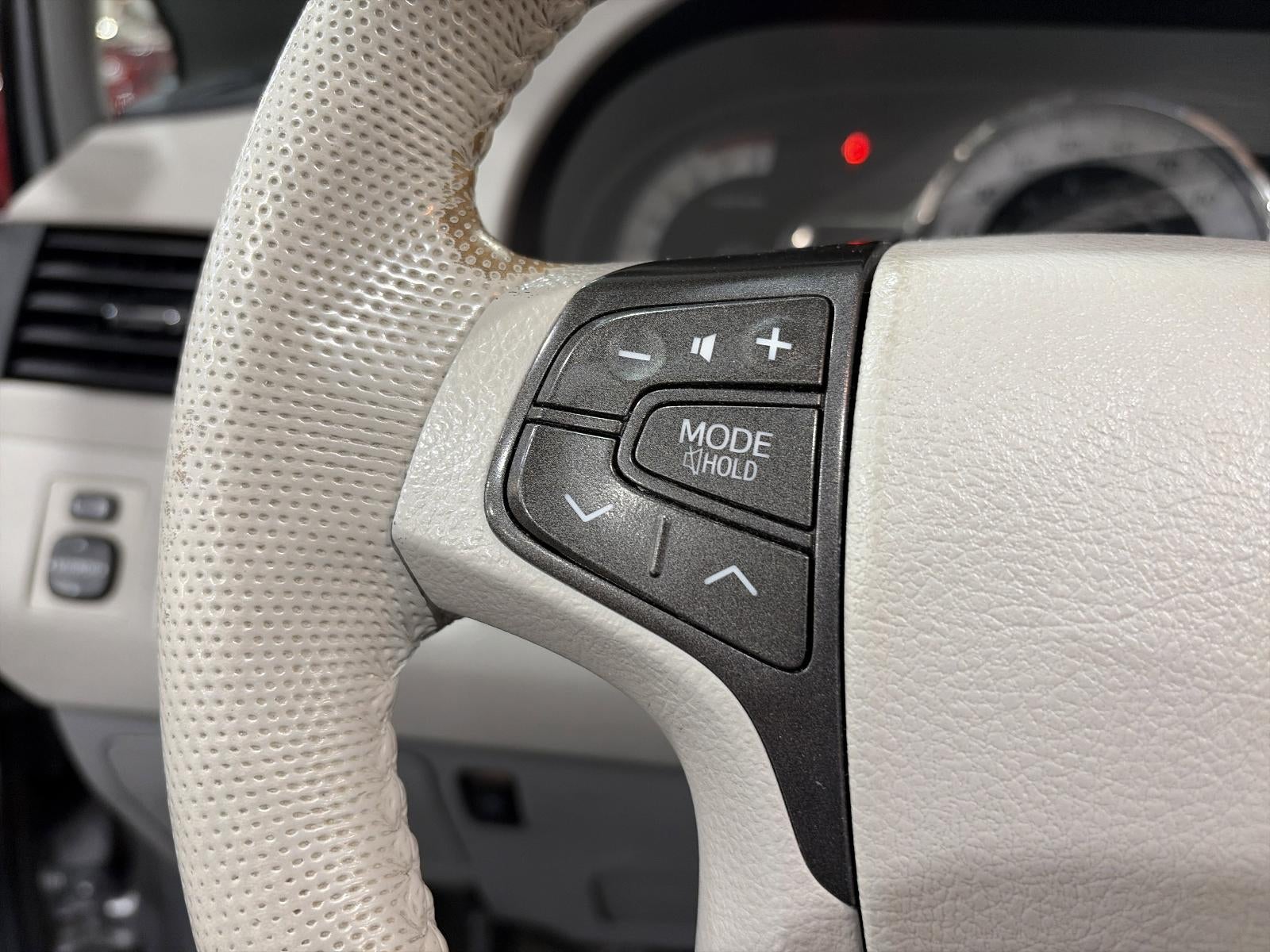 2013 Toyota Sienna 5dr 8-Pass Van V6 SE FWD (Natl)