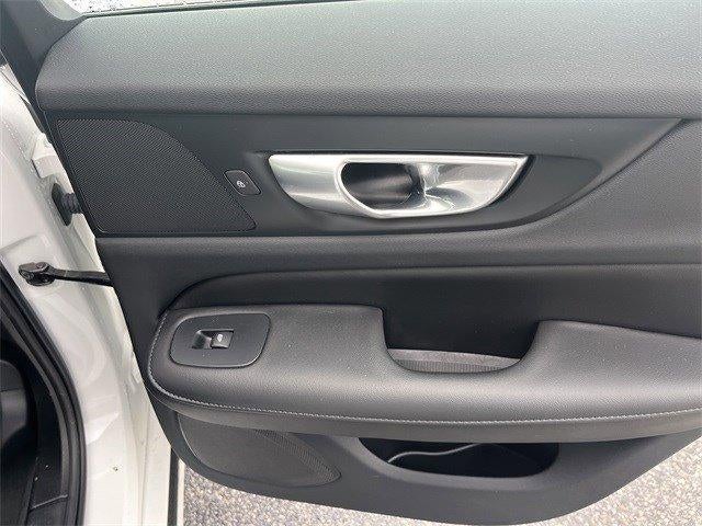 2024 Volvo S60 B5 FWD Plus Dark Theme