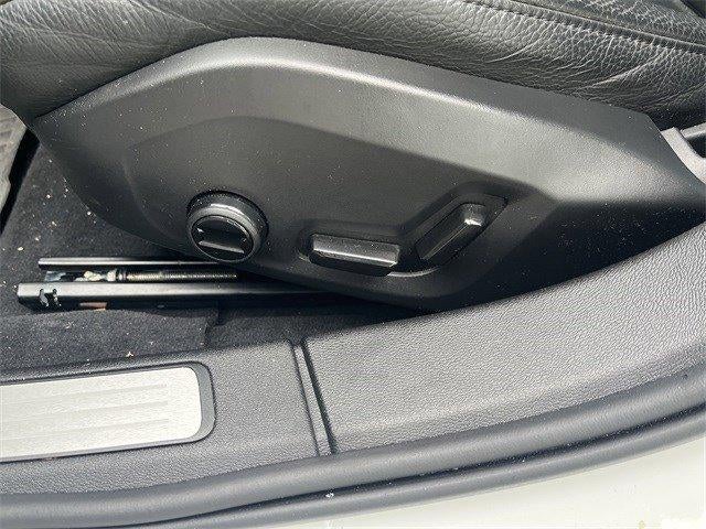 2024 Volvo S60 B5 FWD Plus Dark Theme