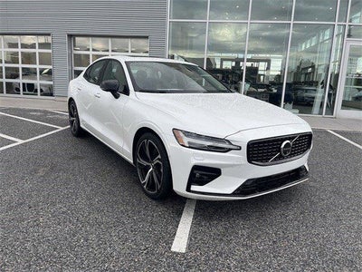 2024 Volvo S60 B5 FWD Plus Dark Theme