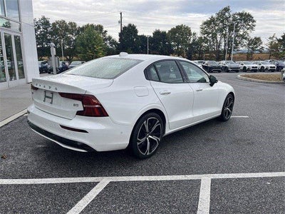 2024 Volvo S60 B5 FWD Plus Dark Theme