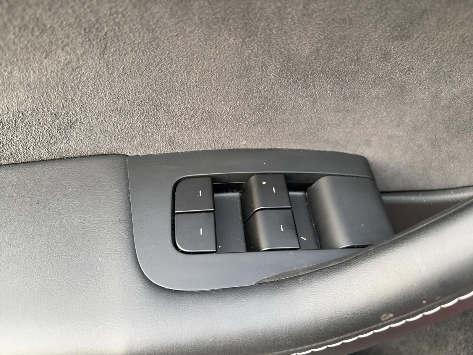 2025 Tesla Model Y Performance AWD *Ltd Avail*
