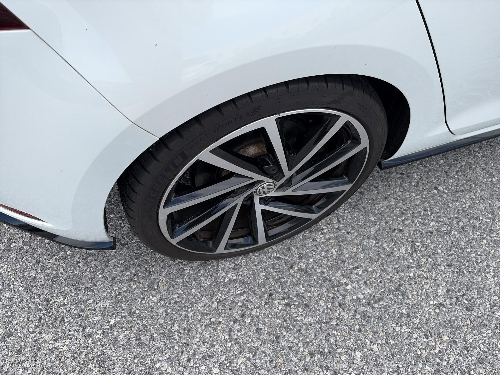 2019 Volkswagen Golf R 2.0T DSG w/DCC/Nav