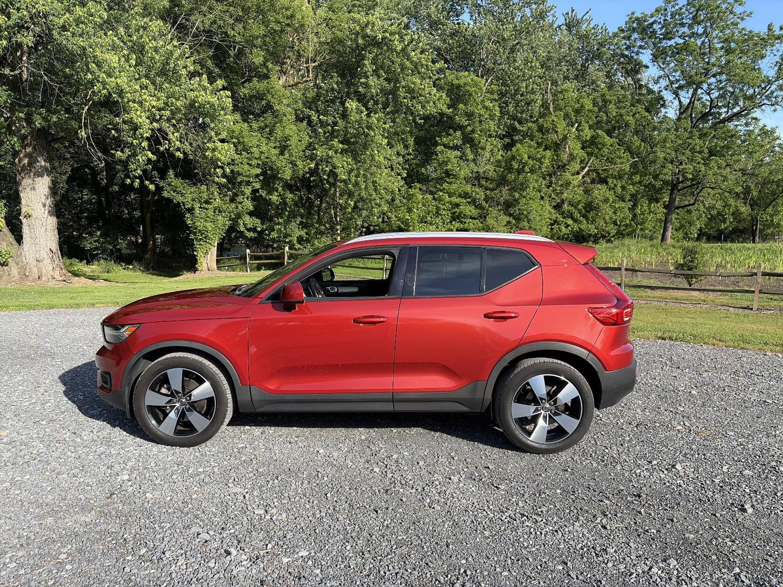 2021 Volvo XC40 T5 AWD Momentum