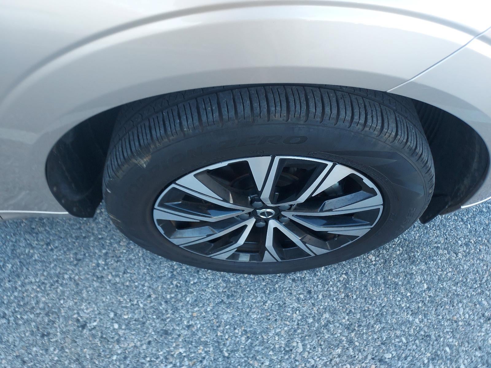 2024 Volvo XC60 B5 AWD Core Dark Theme