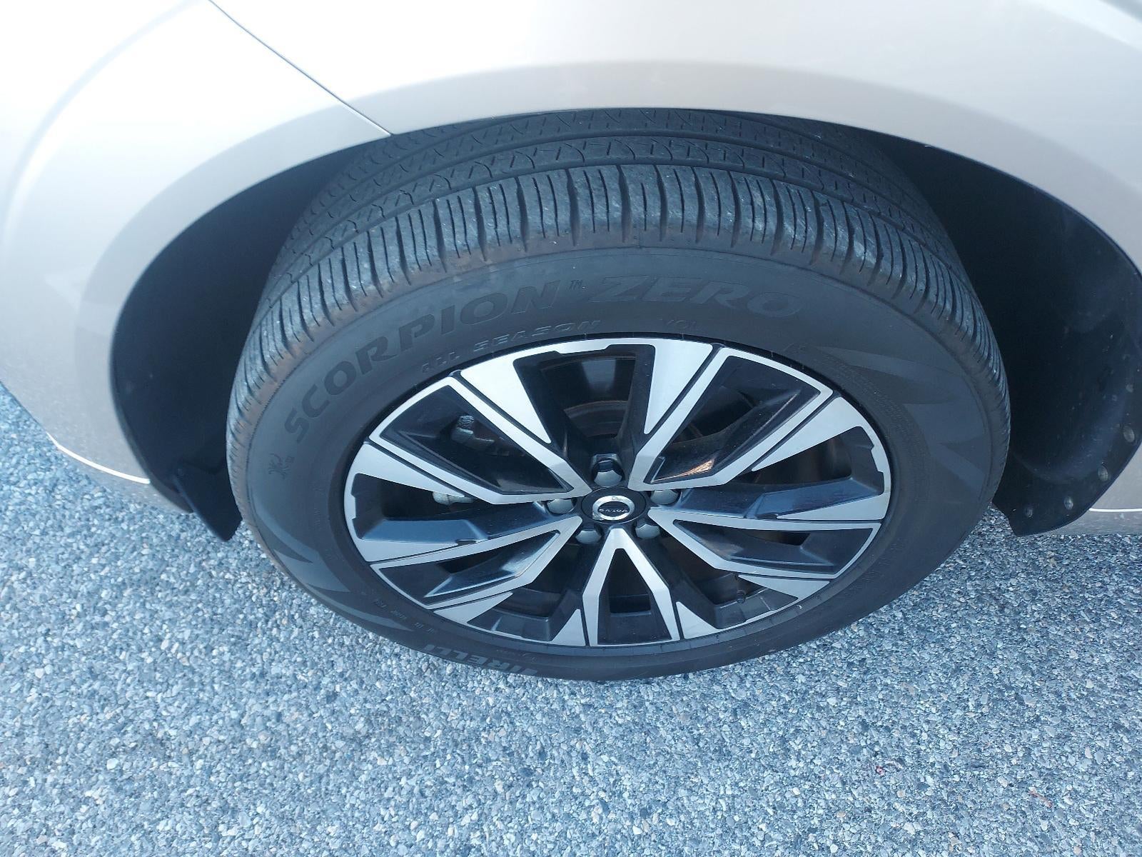 2024 Volvo XC60 B5 AWD Core Dark Theme