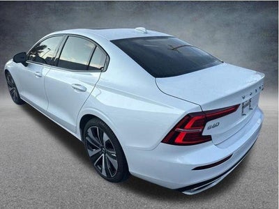 2022 Volvo S60 B5 AWD Momentum