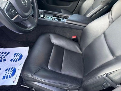 2022 Volvo S60 B5 AWD Momentum