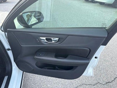 2022 Volvo S60 B5 AWD Momentum