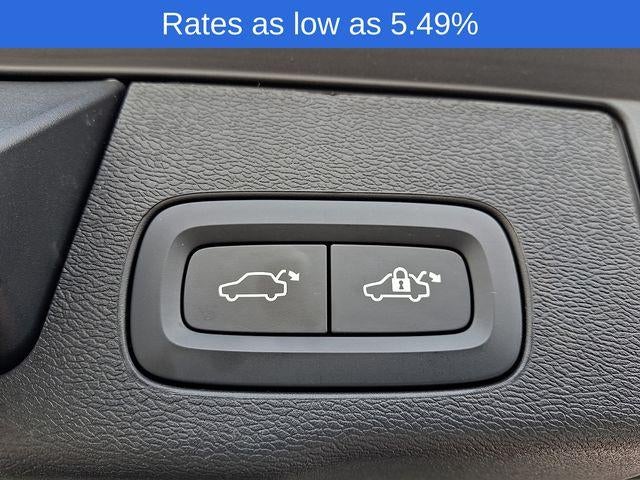 2023 Volvo XC60 B6 AWD Ultimate Dark Theme