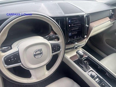 2021 Volvo XC60 T5 AWD Momentum