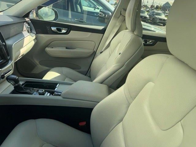 2020 Volvo XC60 T5 AWD Momentum