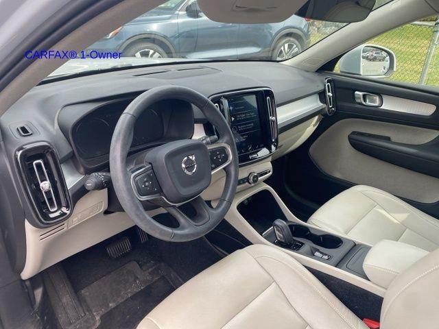 2020 Volvo XC40 T5 AWD Momentum