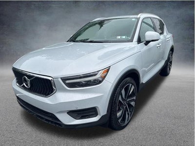 2020 Volvo XC40 T5 AWD Momentum