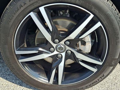2021 Volvo XC40 T5 AWD R-Design