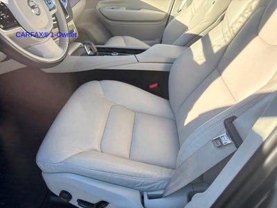 2025 Volvo XC90 Plug-In Hybrid T8 AWD Plus 6-Seater