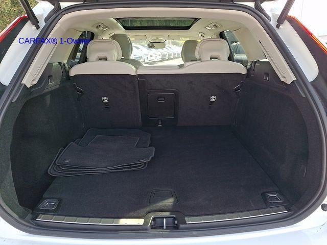 2024 Volvo XC60 B5 AWD Plus Dark Theme