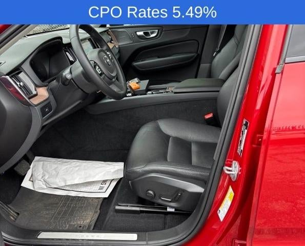 2024 Volvo XC60 B5 AWD Plus Dark Theme