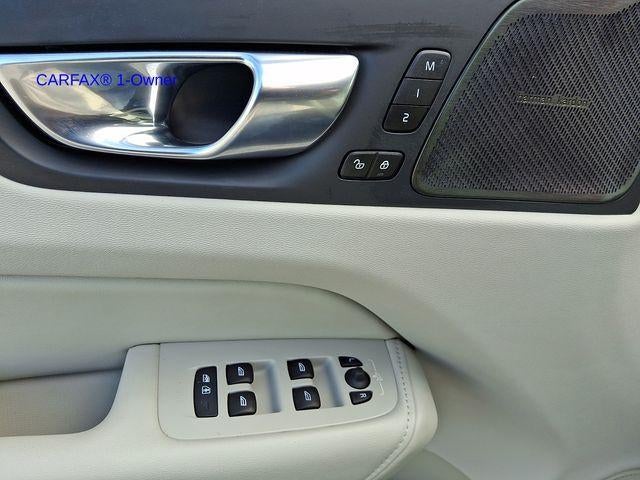 2023 Volvo XC60 B5 AWD Plus Dark Theme