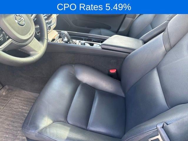 2023 Volvo XC60 B5 AWD Plus Dark Theme