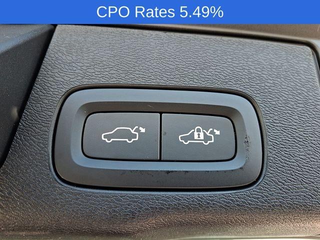 2023 Volvo XC60 B5 AWD Plus Dark Theme