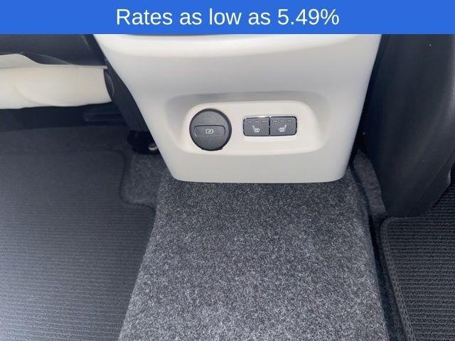 2025 Volvo XC40 B5 AWD Plus Dark Theme