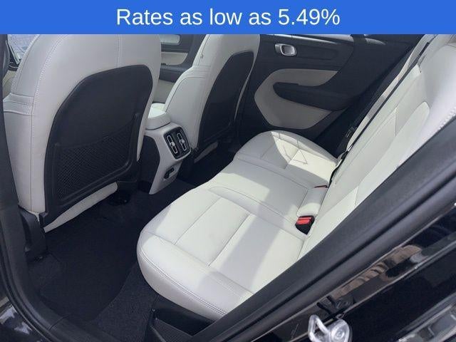 2025 Volvo XC40 B5 AWD Plus Dark Theme