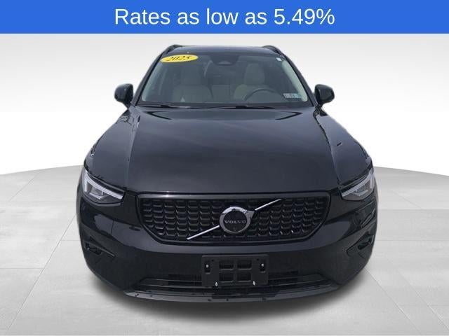 2025 Volvo XC40 B5 AWD Plus Dark Theme