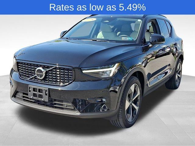 2025 Volvo XC40 B5 AWD Plus Dark Theme