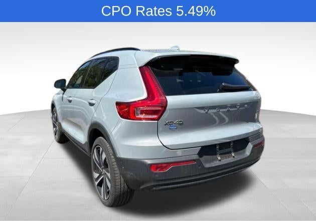 2024 Volvo XC40 B5 AWD Plus Dark Theme