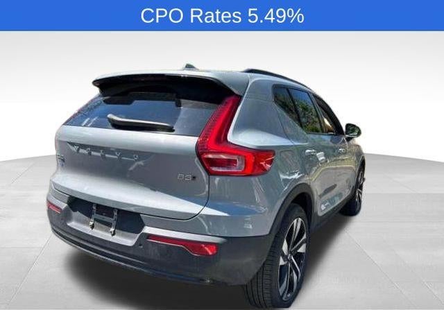 2024 Volvo XC40 B5 AWD Plus Dark Theme