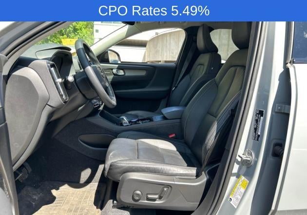 2024 Volvo XC40 B5 AWD Plus Dark Theme