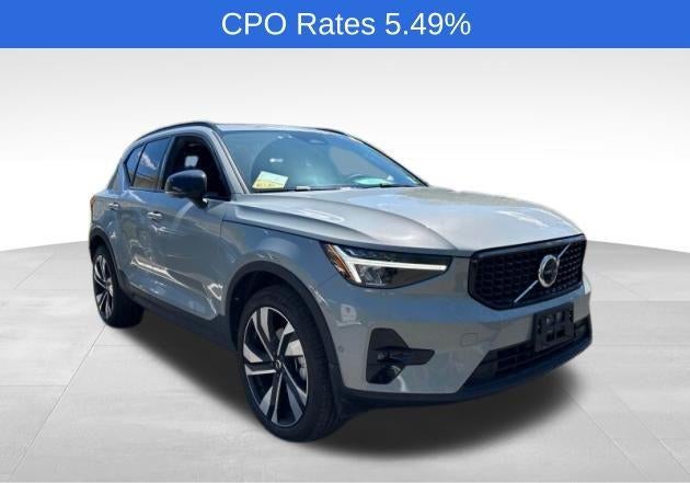 2024 Volvo XC40 B5 AWD Plus Dark Theme