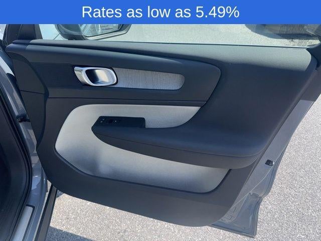 2023 Volvo XC40 B5 AWD Plus Bright Theme