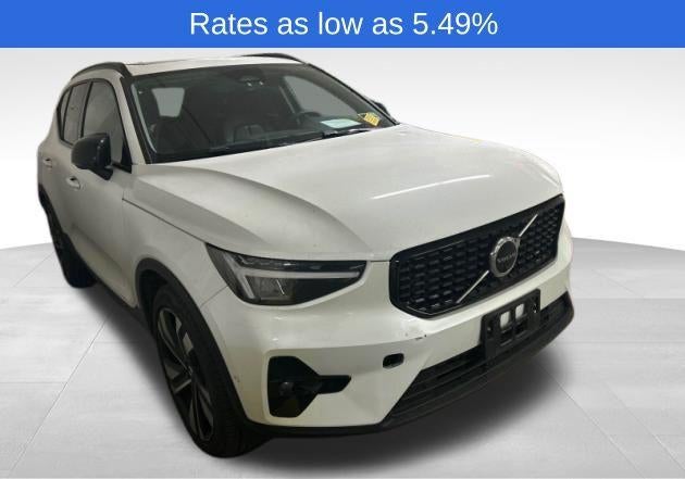 2023 Volvo XC40 B5 AWD Plus Dark Theme