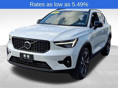 2023 Volvo XC40 B5 AWD Plus Dark Theme