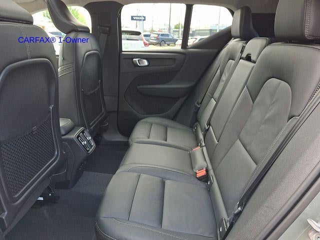 2023 Volvo XC40 B5 AWD Plus Dark Theme