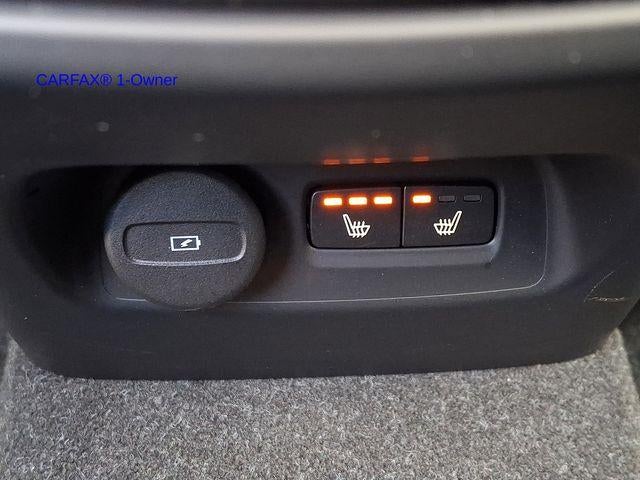 2023 Volvo XC40 B5 AWD Plus Dark Theme