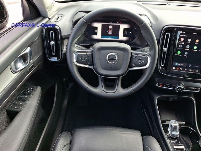 2023 Volvo XC40 B5 AWD Plus Dark Theme