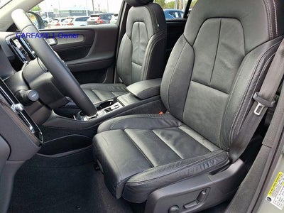 2023 Volvo XC40 B5 AWD Plus Dark Theme