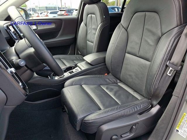 2023 Volvo XC40 B5 AWD Plus Dark Theme