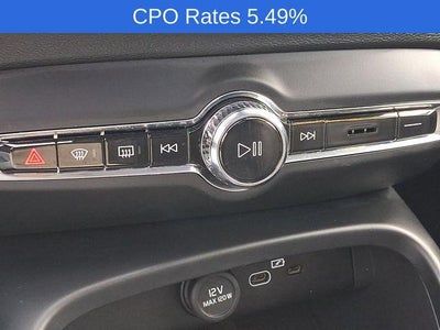 2023 Volvo XC40 B5 AWD Plus Dark Theme