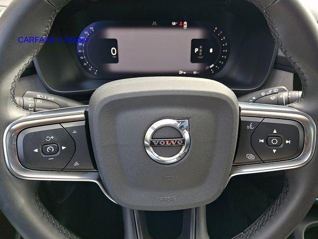 2023 Volvo XC40 B5 AWD Plus Dark Theme