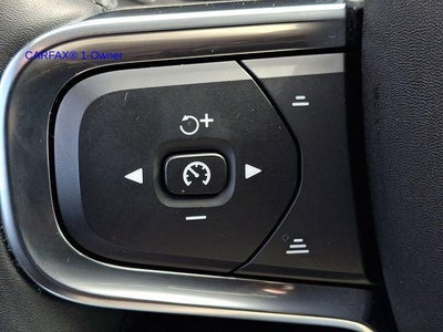 2023 Volvo XC40 B5 AWD Plus Dark Theme