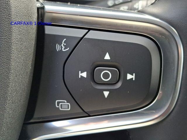 2023 Volvo XC40 B5 AWD Plus Dark Theme