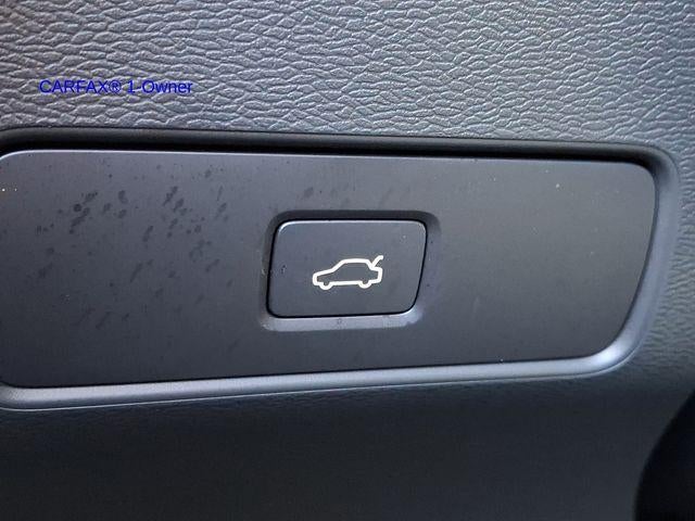 2023 Volvo XC40 B5 AWD Plus Dark Theme