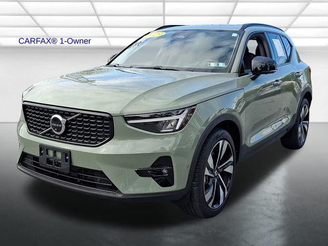 2023 Volvo XC40 B5 AWD Plus Dark Theme